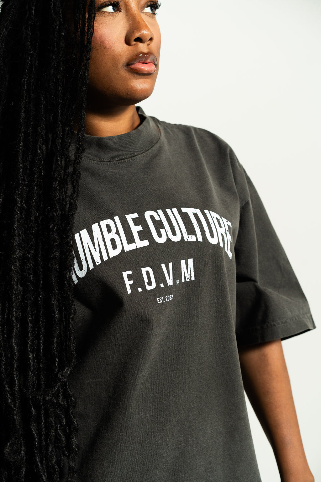 Flexing Doesn't Validate Me T-shirt Washed Charcoal